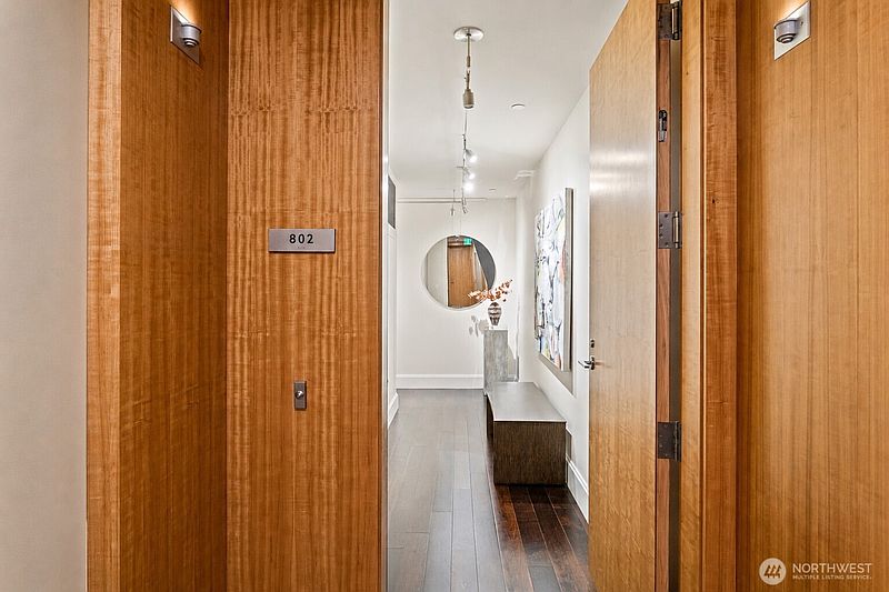4th image of 1521 2nd Avenue #802