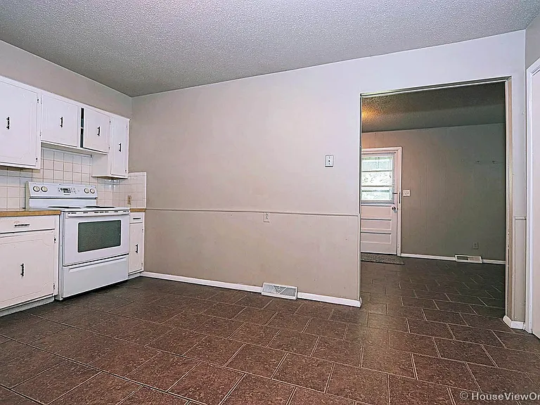 1105 N West End Blvd — Photo 10