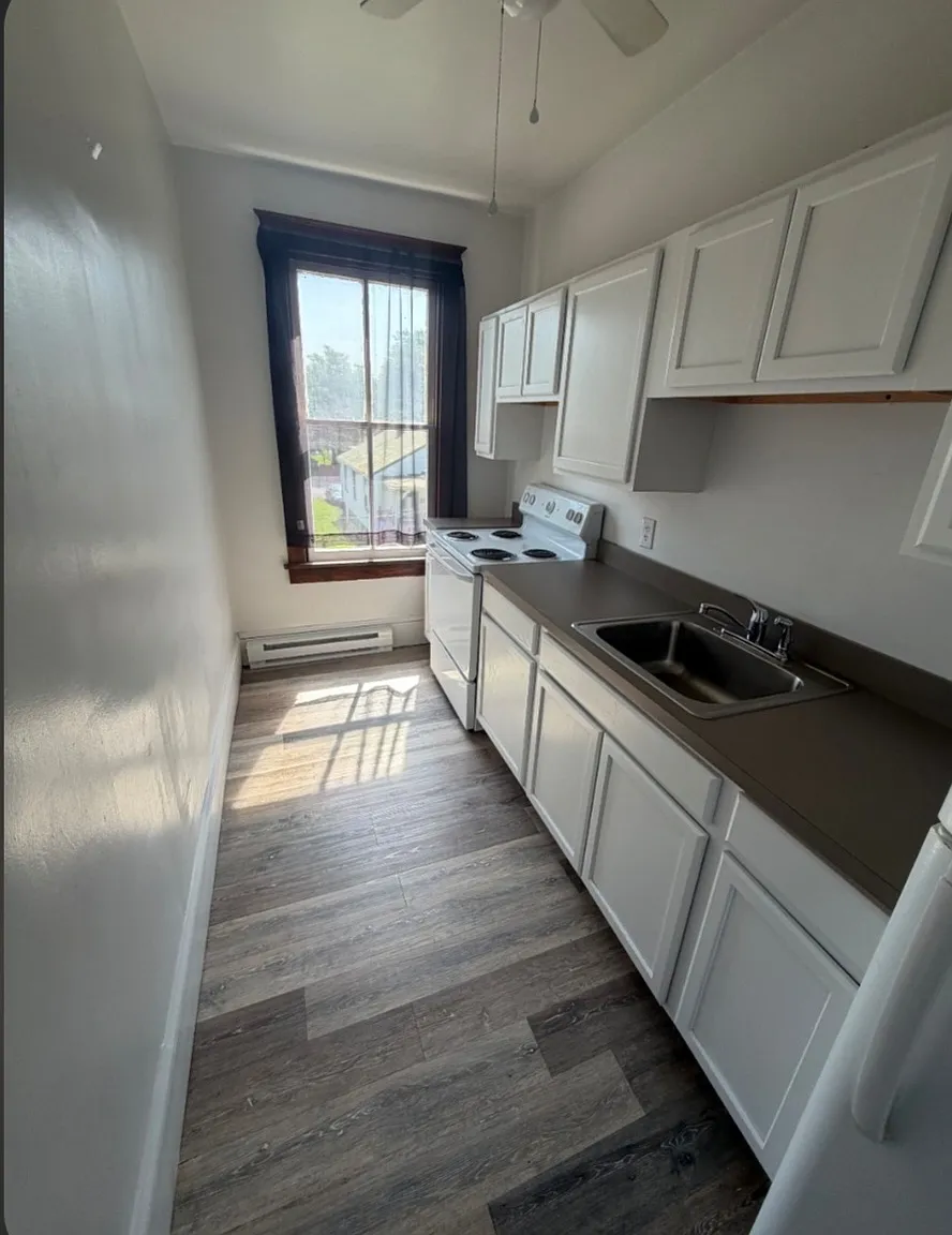 1 bed, 900 sqft, $1,200 — Photo 1