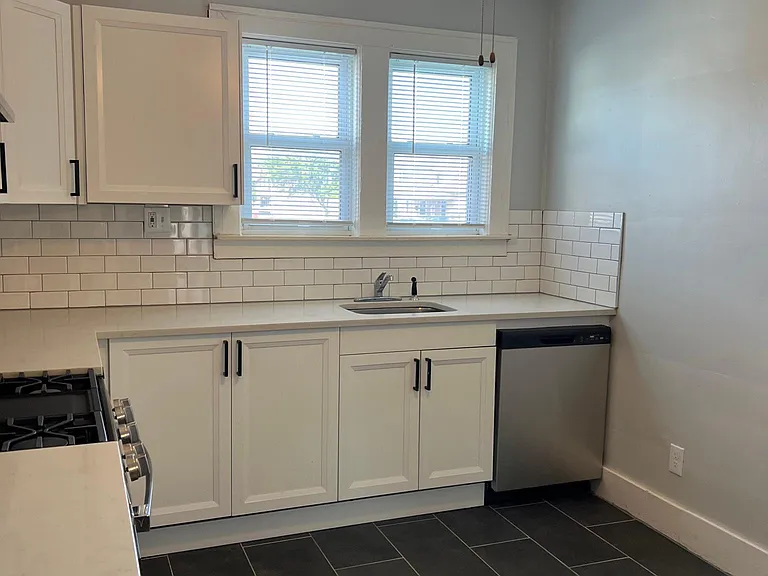 124 Oak St #1 — Photo 2