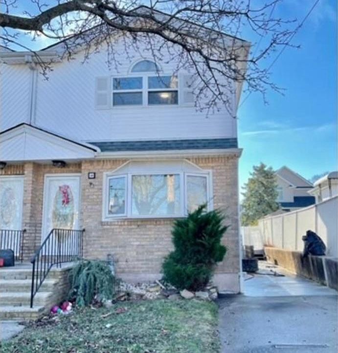 1st image of 118 Robinson Ave