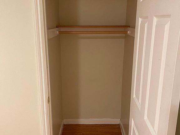 4th image of 194 Guttenberg St