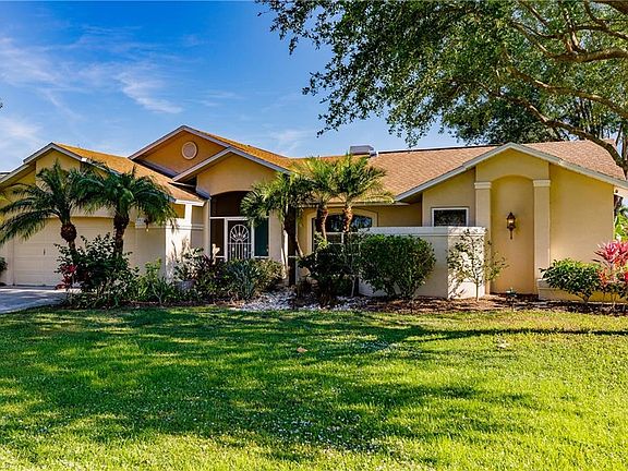 3rd image of 9919 Country Oaks Dr