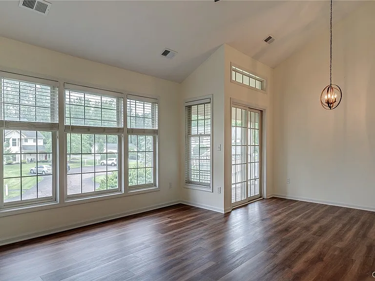 2404 Pipers Ct — Photo 17