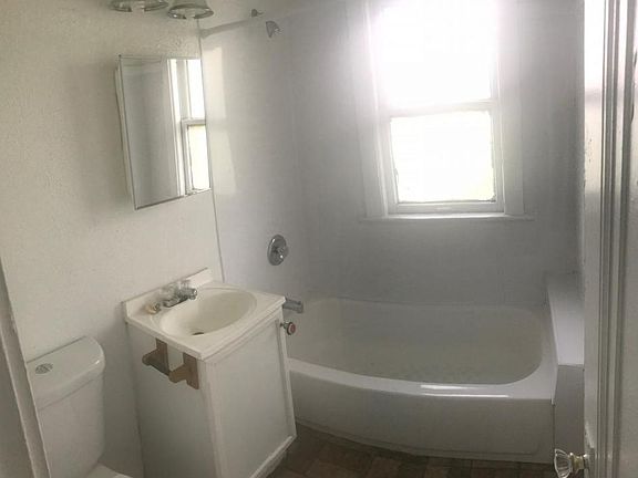 3rd image of 3401 E 147th St APT 10