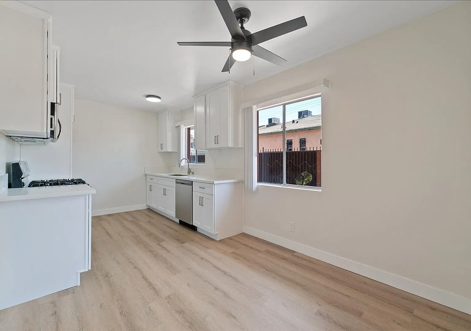 10920 S Osage Ave — Photo 4