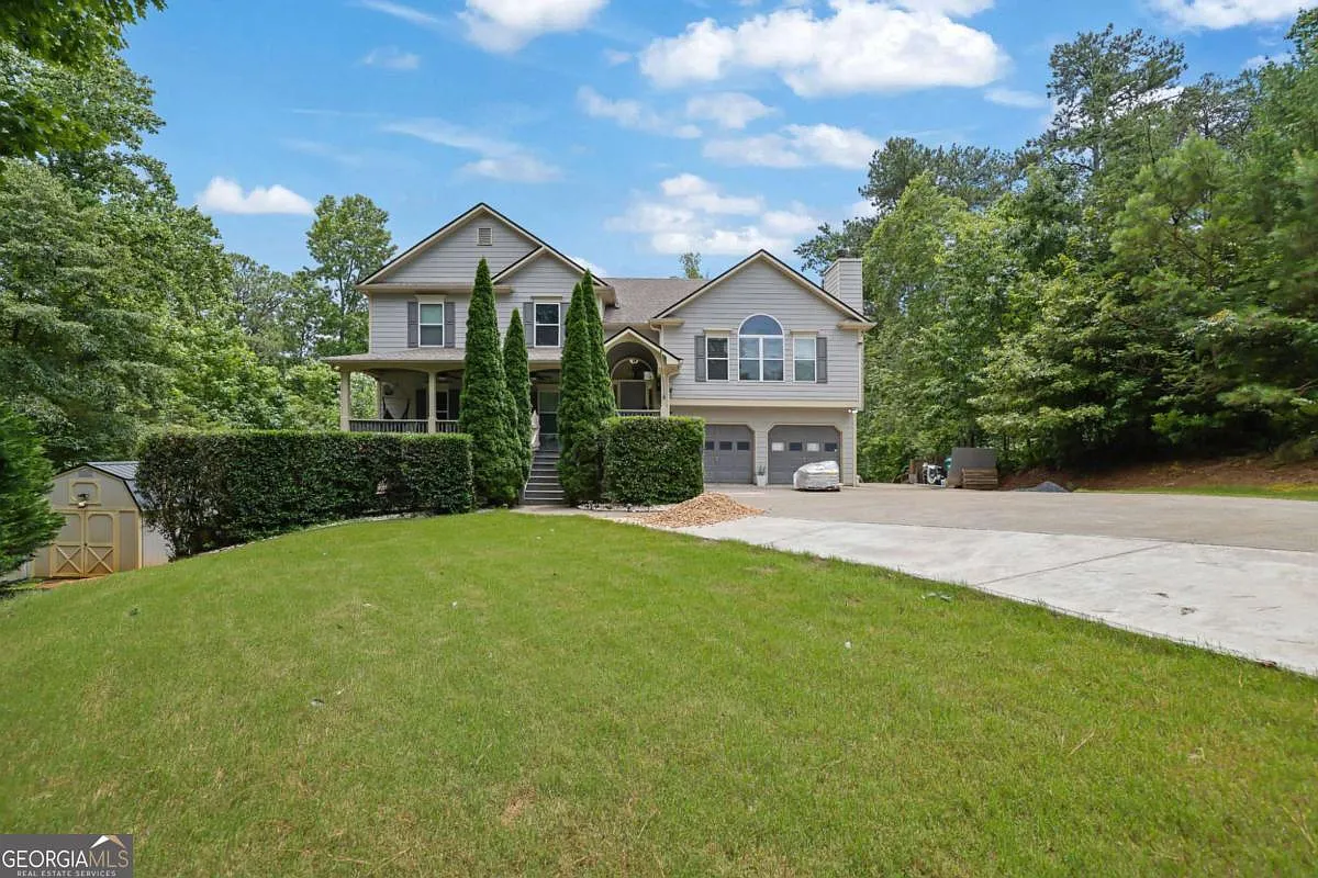4 bed, 3.0 bath, $3,200 — Photo 2