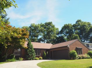 1434 Bayview Dr, Norton Shores, MI 49441