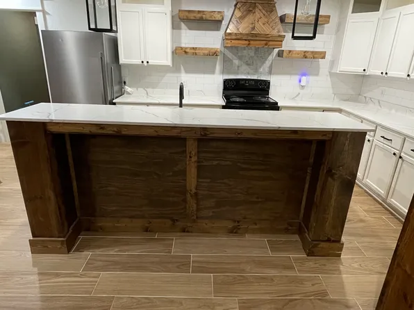 813 W 6th St, Mount Pleasant, TX 75455