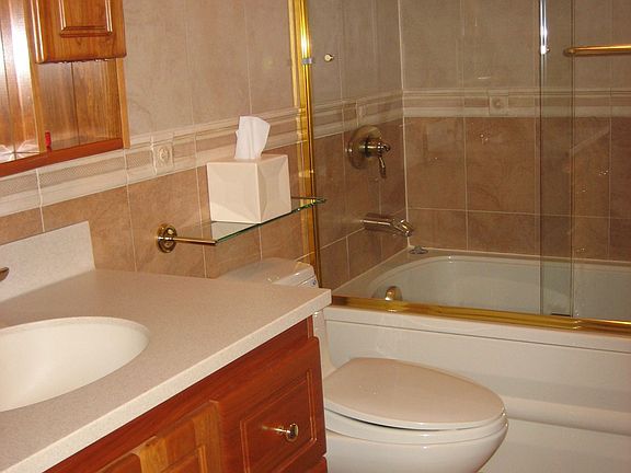 2nd Floor Bathroom