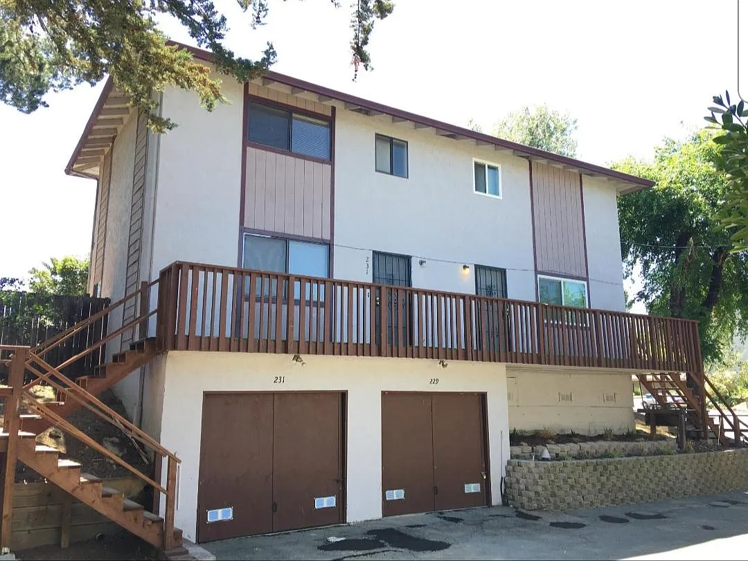 229 Arana Dr — Photo 1