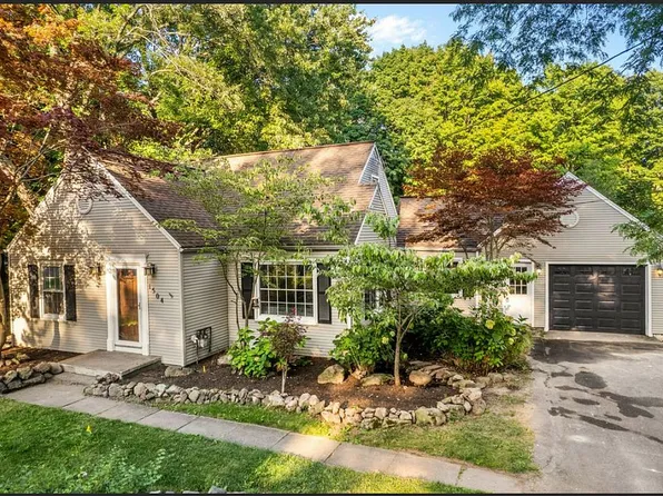 1504 Five Mile Line Rd, Penfield, NY 14526