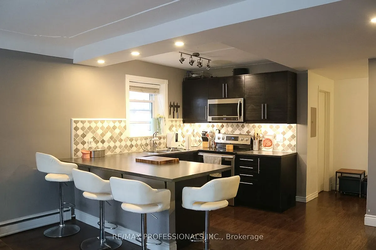 Photo 2 of 28 - 836 Concession St #206 - Hamilton, ON Building Photo - 836 Concession St #206