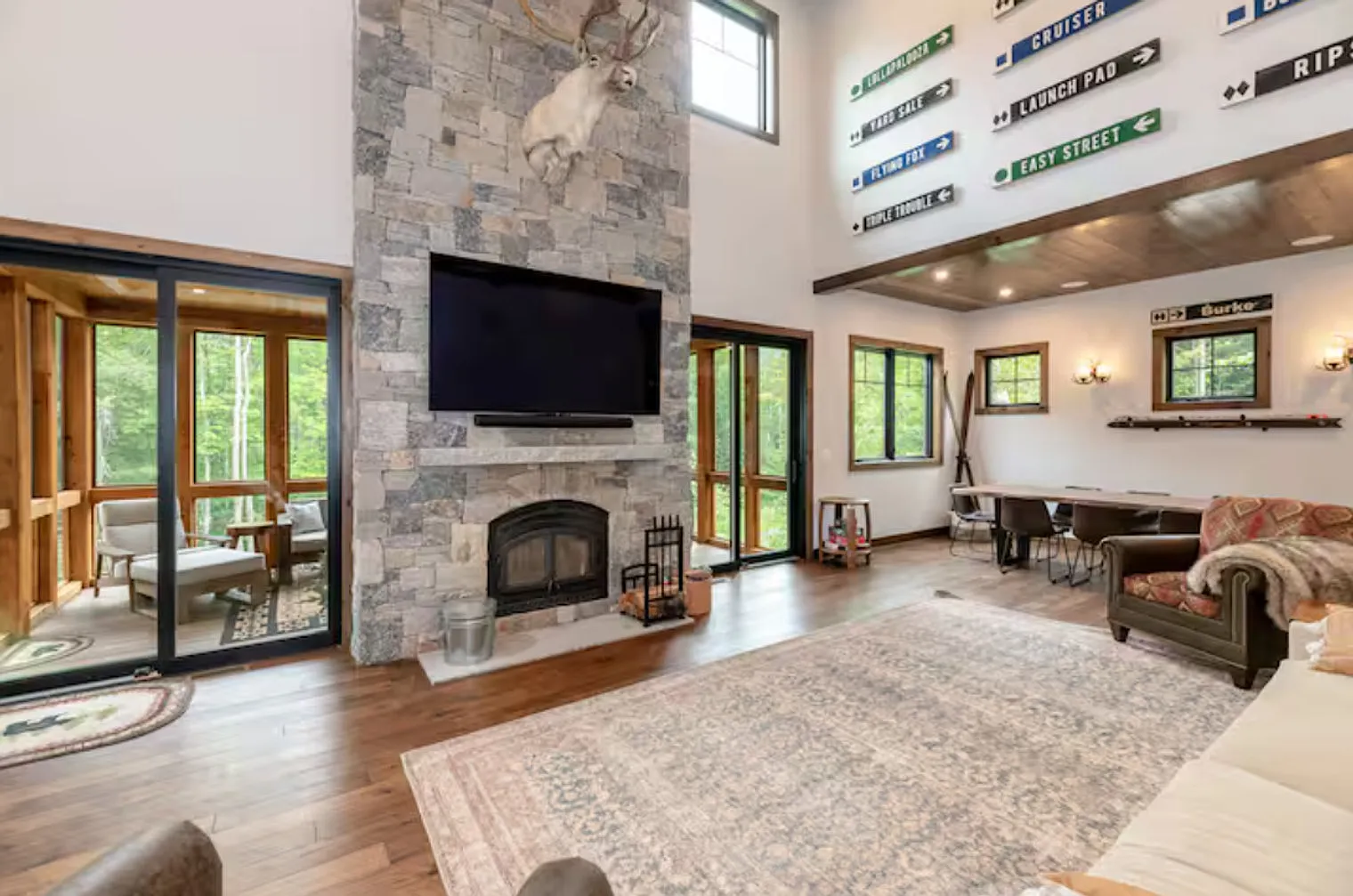 6 bed, 4.5 bath, 3702 sqft, $17,865 — Photo 4
