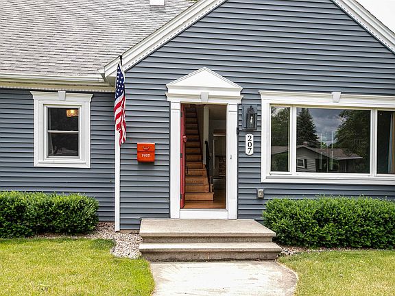5th image of 207 Crescent Dr