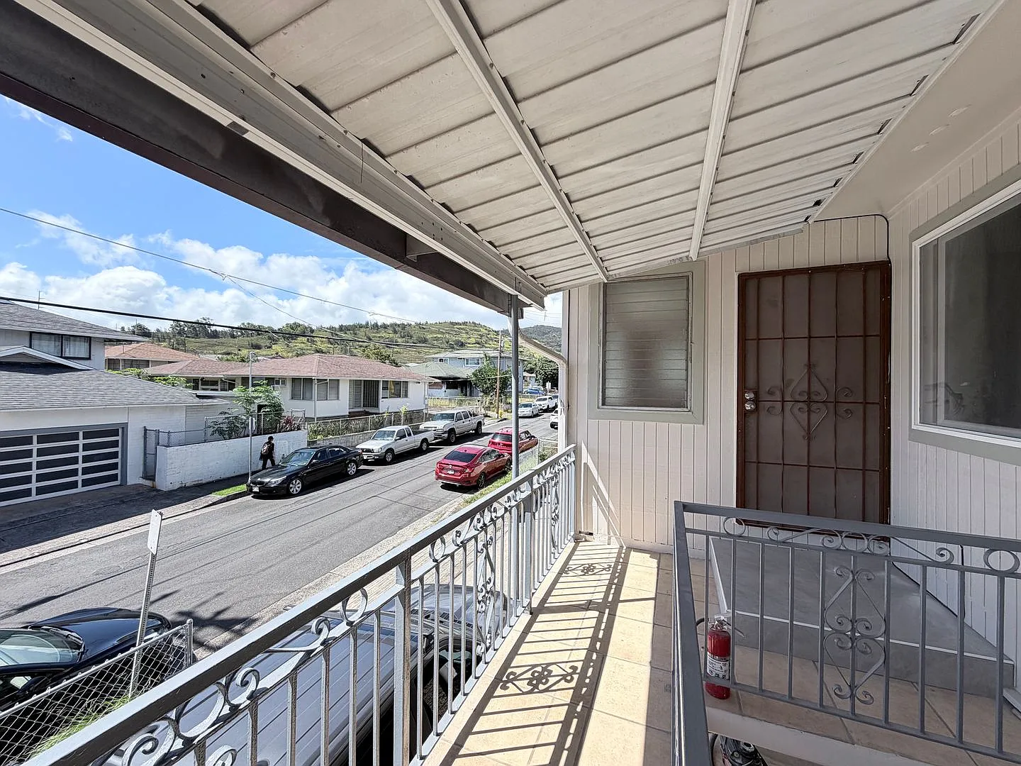 2210 N School St — Photo 2