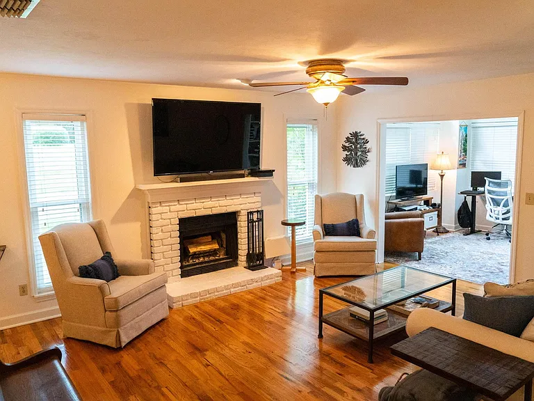 3160 Brockton Way — Photo 6