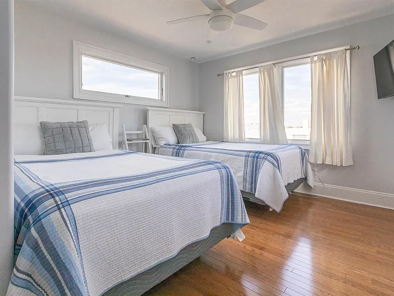 8310 Ventnor Ave — Photo 30
