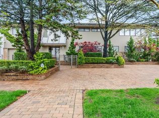 40 Cayuga Ave, Atlantic Beach, NY 11509