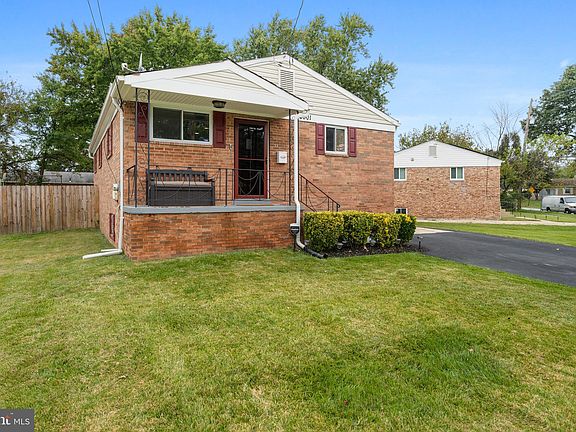 3rd image of 2301 Delano Ln