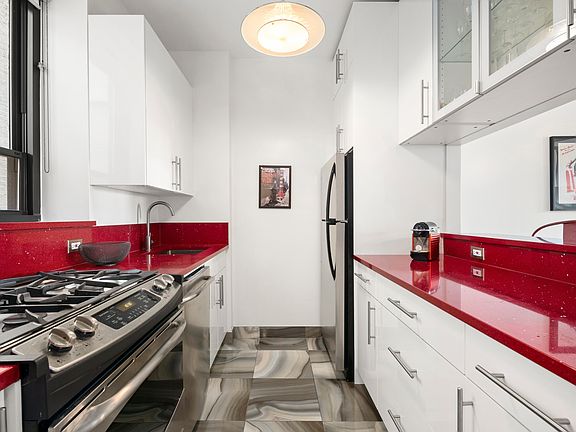 4th image of 104 W 70th St APT 8H