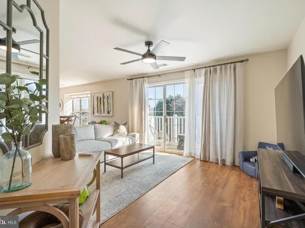 11712 Tolson Pl APT 304, Woodbridge, VA 22192