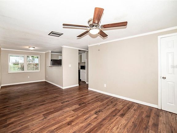 3rd image of 2808 Applewood Dr