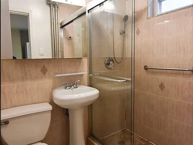 370 Graham Ave #1 — Photo 7