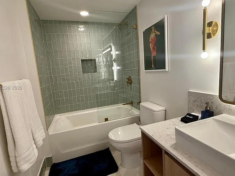 159 NE 6th St #4010 — Photo 6