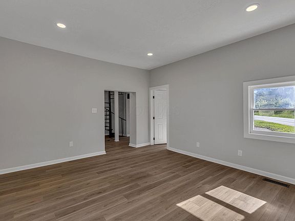 3rd image of 242 London Rd