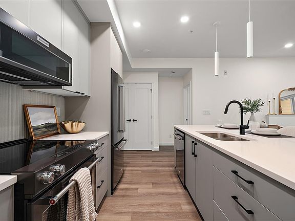 5th image of 610 Lampson St #404