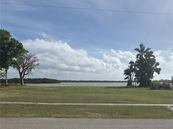 945 Caxambas Dr, Marco Island, FL 34145
