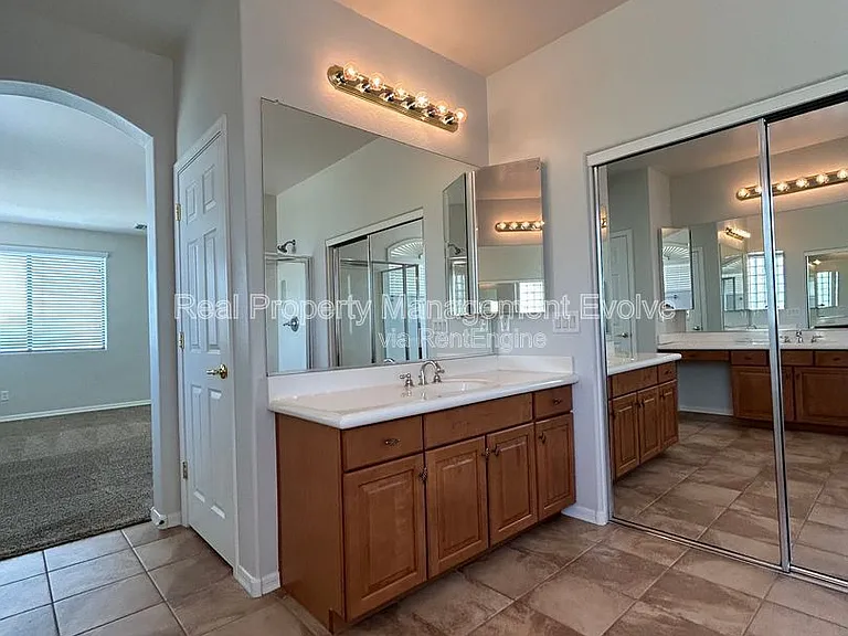 9707 S 45th Ave — Photo 43
