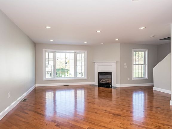 5th image of 13 Canterberry Ct #A