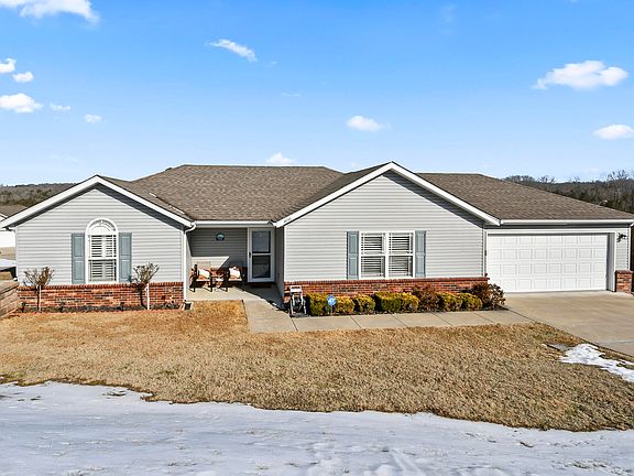 2nd image of 406 Spring Meadow Parkway