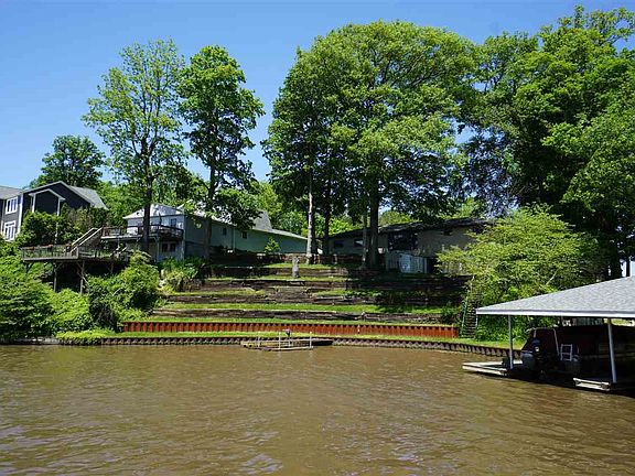 3rd image of 2762 N Baers Ct