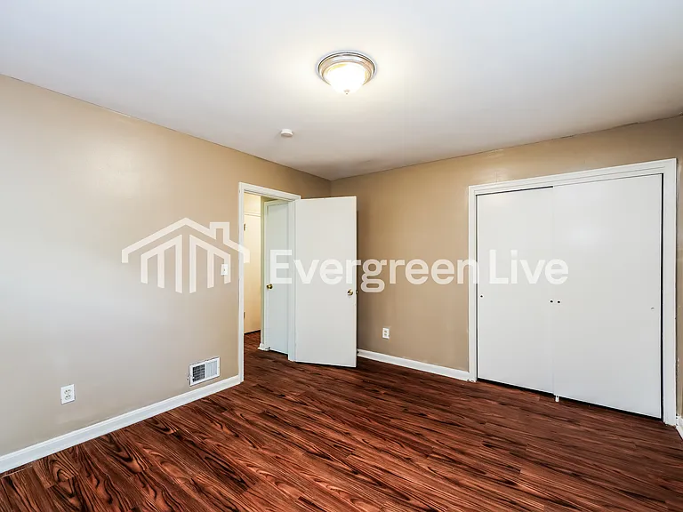 953 Covedale Ave — Photo 12