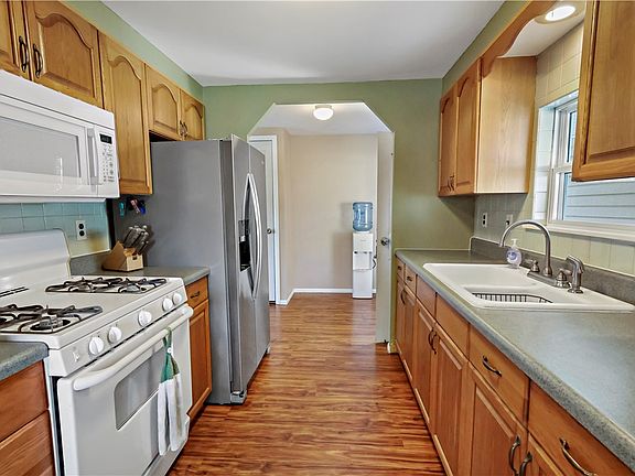 4th image of 810 Beech Ct
