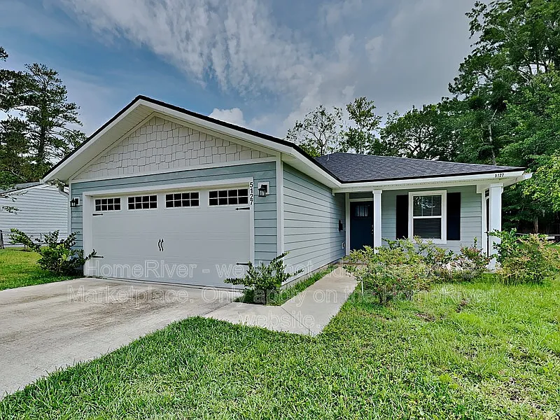 3 bed, 2.0 bath, 1365 sqft, $1,725 — Photo 2
