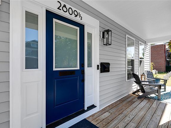 3rd image of 2809 1/2 Barton Ave