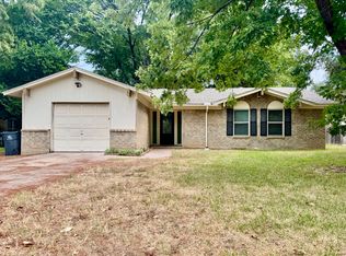 2207 Clover Park Dr, Arlington, TX 76013