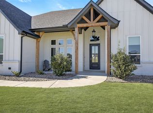 223 Columbia Ct, Springtown, TX 76082