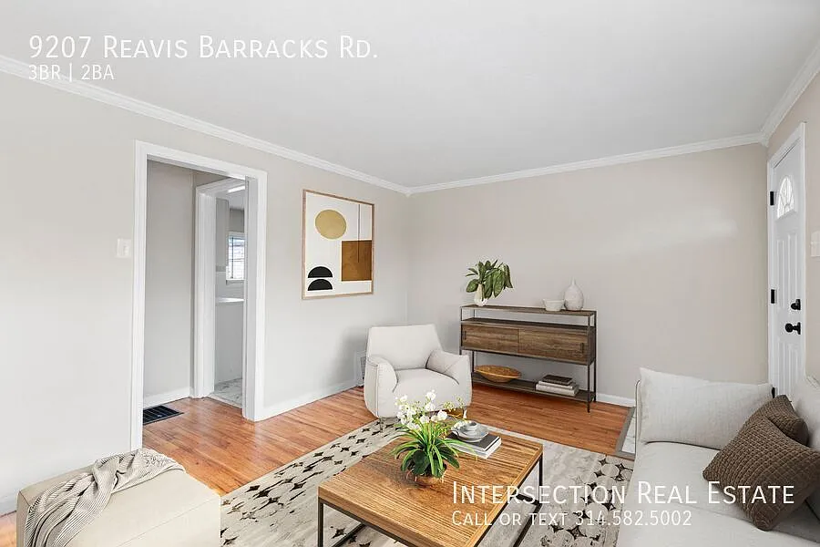 Beautifully Renovated 3 Bed/1.5 Bath Home — Photo 4