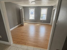422 County St