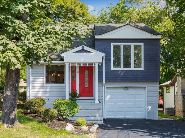 18 Oneida Ave