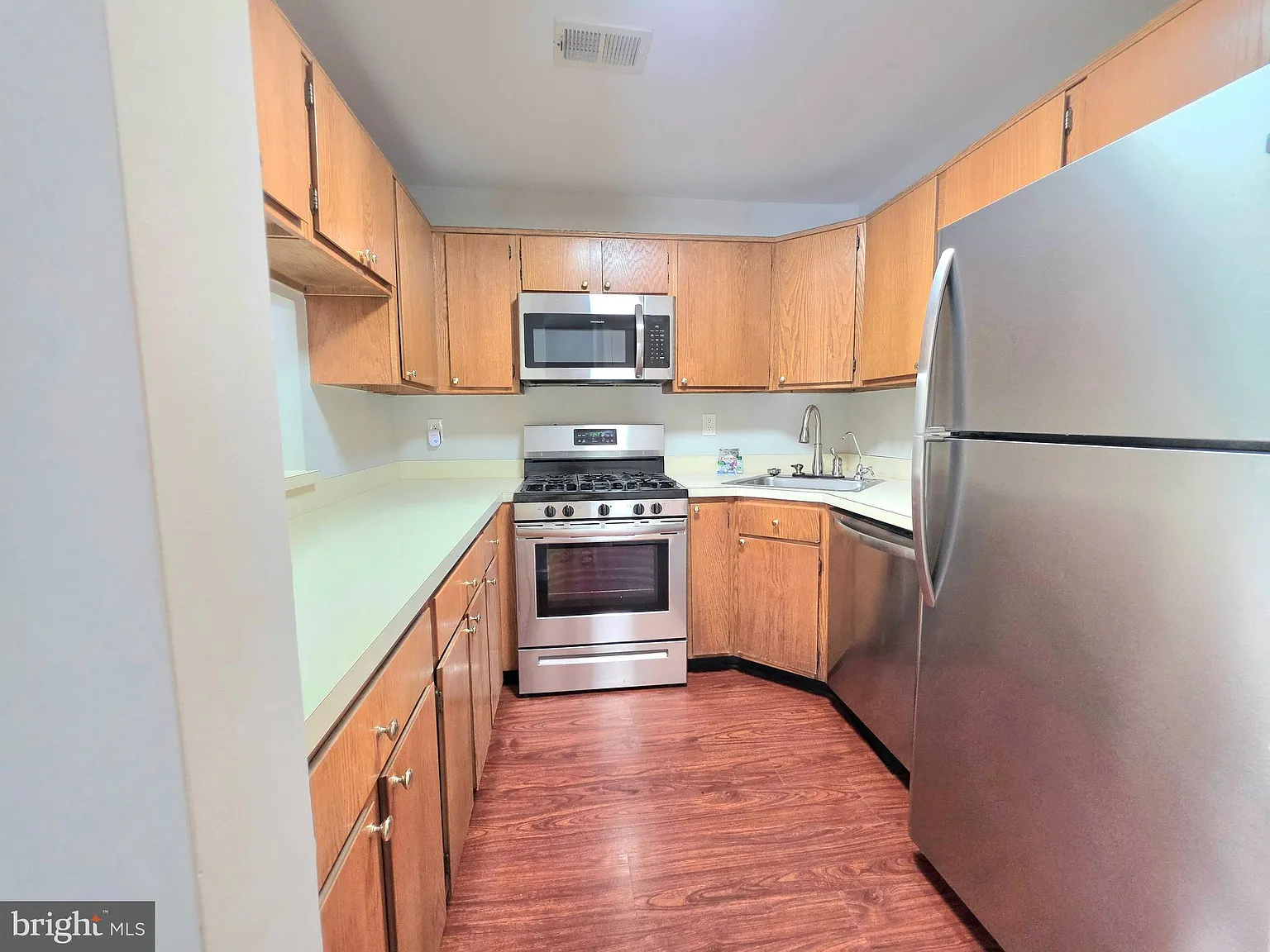 2 bed, 1008 sqft, $2,300 — Photo 4