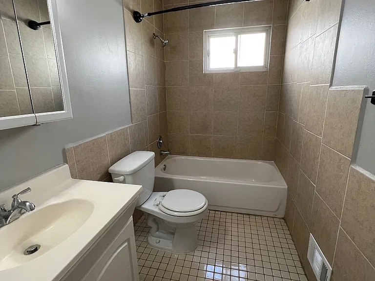 20836 Woodward St — Photo 7