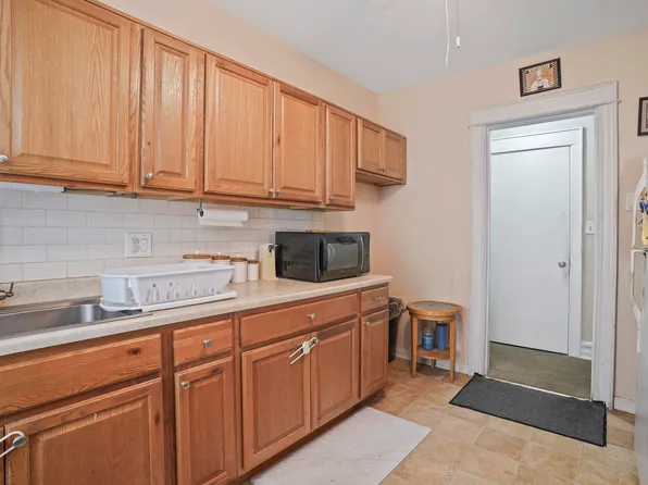 60-46 Putnam Avenue image 17 of 47