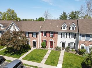 8 Lindsey Ct #385, Franklin Park, NJ 08823