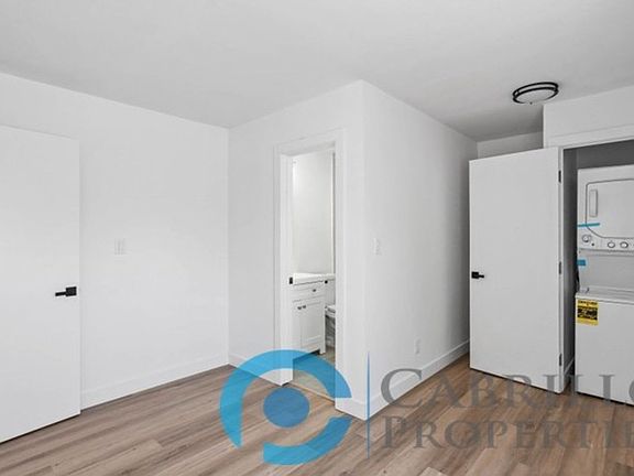 3rd image of 207 E 1st St #207A